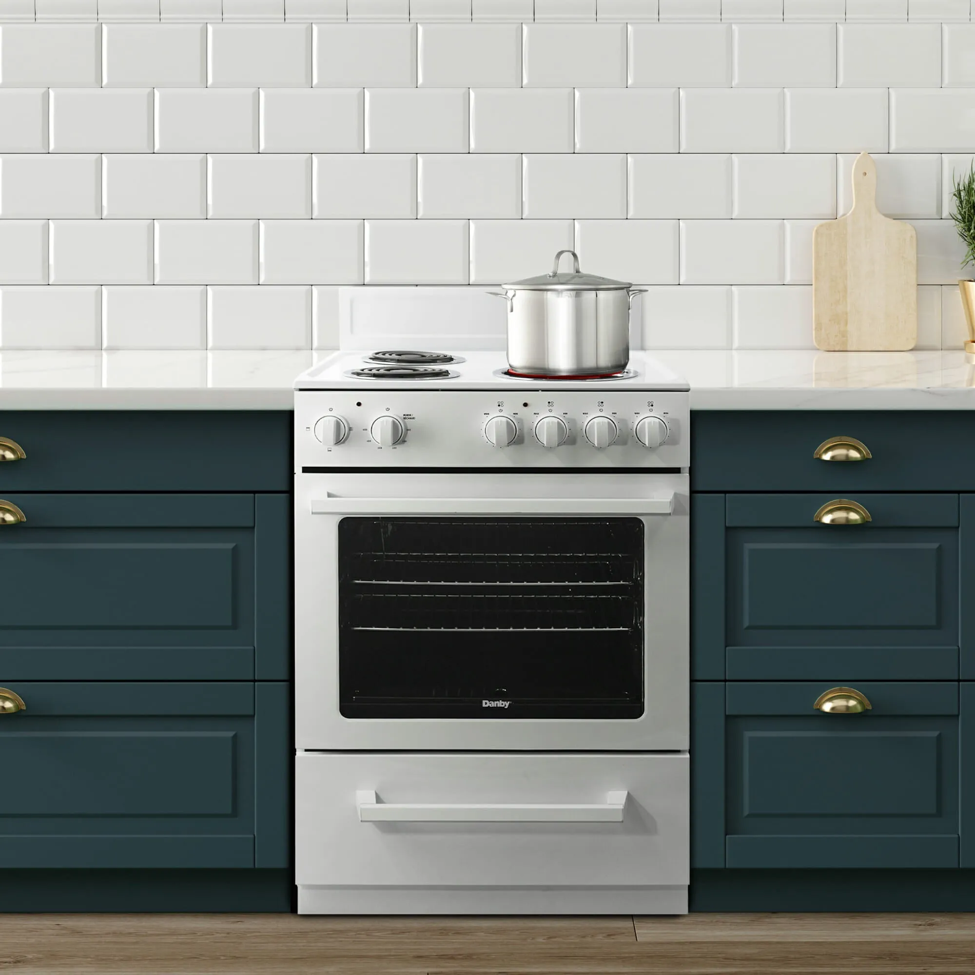 Danby DERM240WC 24″ Wide Electric Range in White
